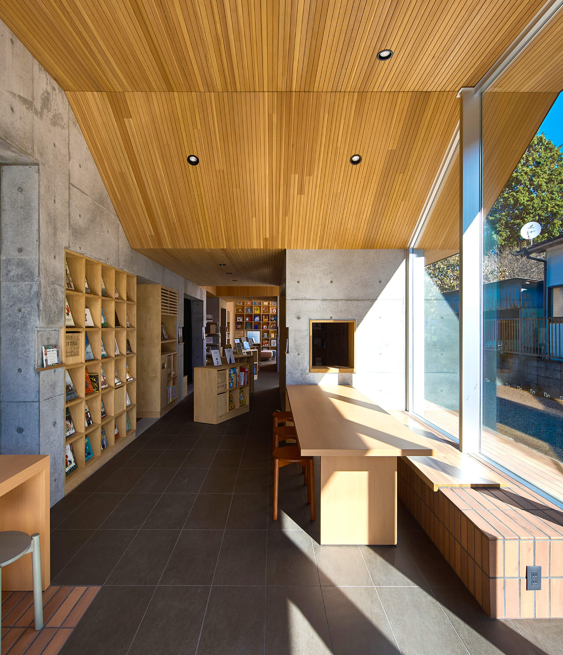 図書館イメージ（本棚）